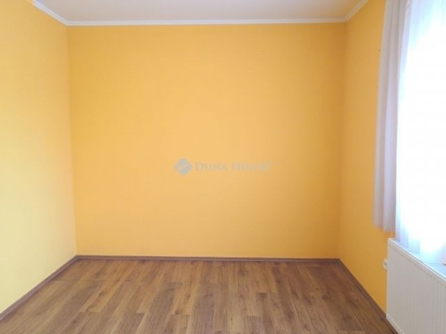 Eladó téglalakás, Szigetszentmiklóson 79.7 M Ft, 2 szobás
