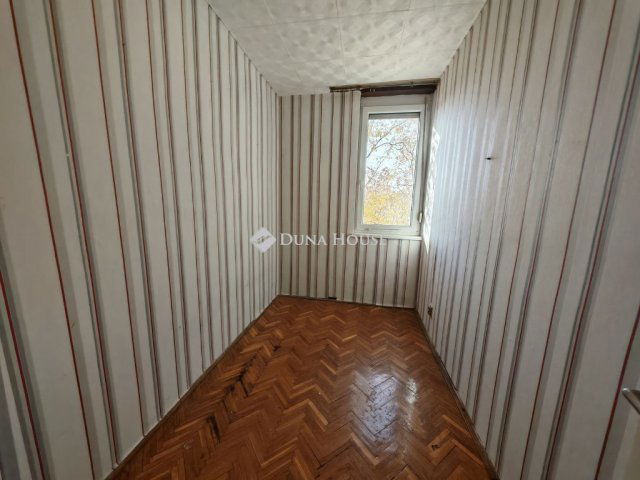 Eladó téglalakás, Szolnokon 21.9 M Ft, 2 szobás