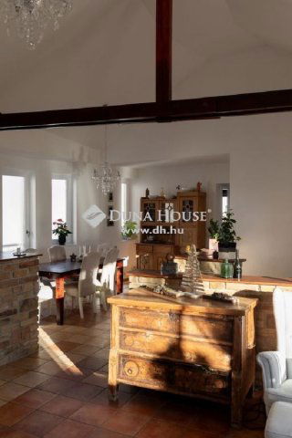 Eladó téglalakás, Mohácson 79.9 M Ft, 4 szobás