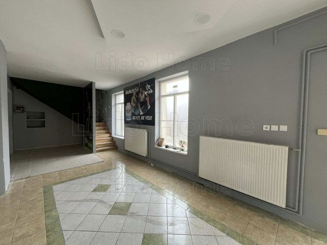 Eladó üzlethelyiség, Várpalotán 89.9 M Ft