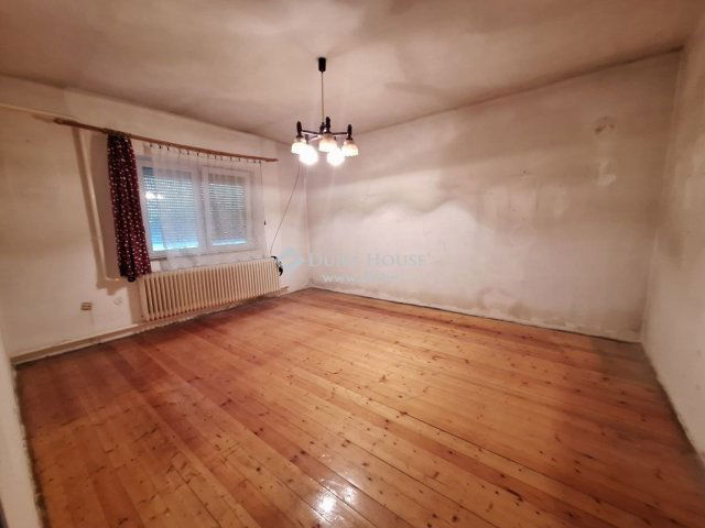 Eladó családi ház, Oroszlányban 44 M Ft, 2 szobás