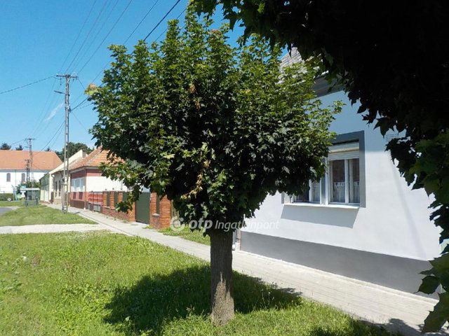 Eladó téglalakás, Csurgón 15.9 M Ft, 2 szobás