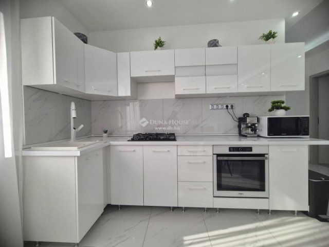 Eladó családi ház, Budapesten, III. kerületben 199 M Ft