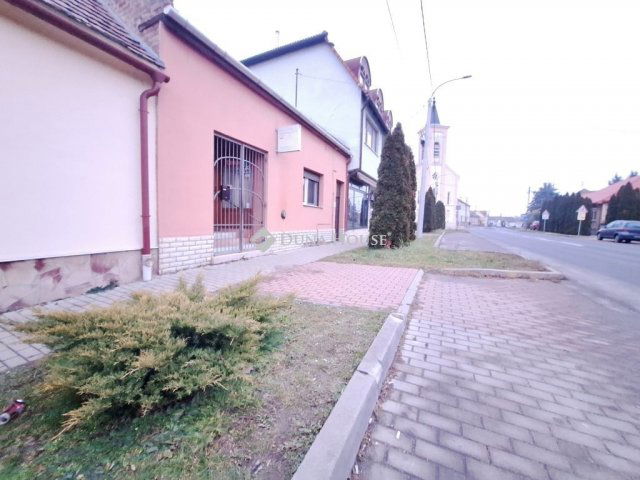 Eladó családi ház, Táton 46.99 M Ft, 3 szobás