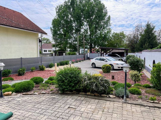 Eladó családi ház, Vecsésen 119.9 M Ft, 6 szobás