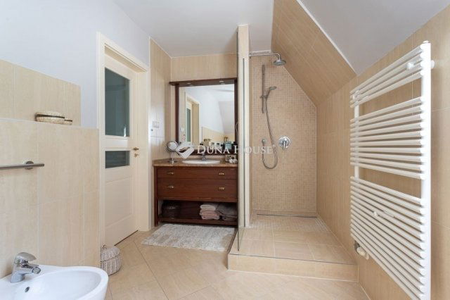 Eladó családi ház, Budapesten, II. kerületben 294.9 M Ft