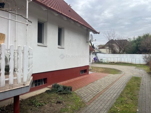 Eladó családi ház, Harkányban 110 M Ft, 8 szobás
