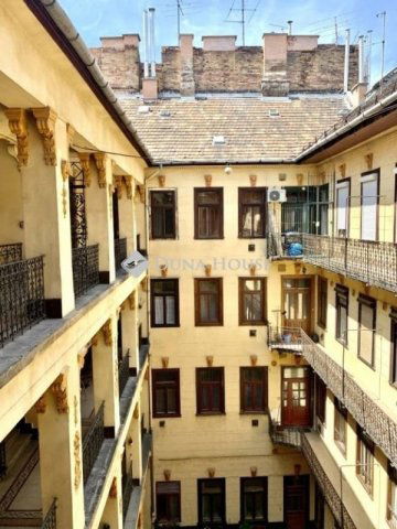 Eladó téglalakás, Budapesten, VI. kerületben 130 M Ft