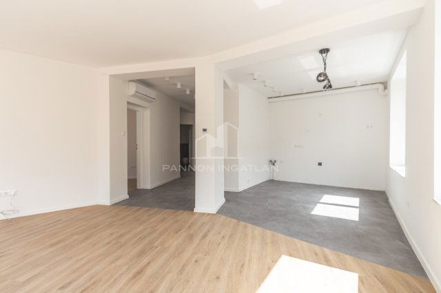 Eladó téglalakás, Veszprémben 77.5 M Ft, 3 szobás
