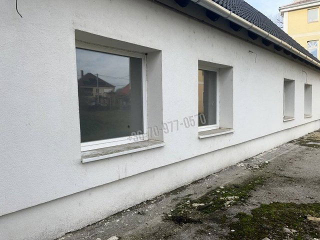 Eladó hotel, Kömlődön 64.99 M Ft, 13 szobás