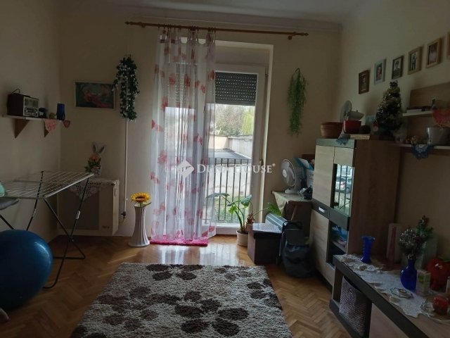 Eladó téglalakás, Komlón 25.9 M Ft, 2 szobás