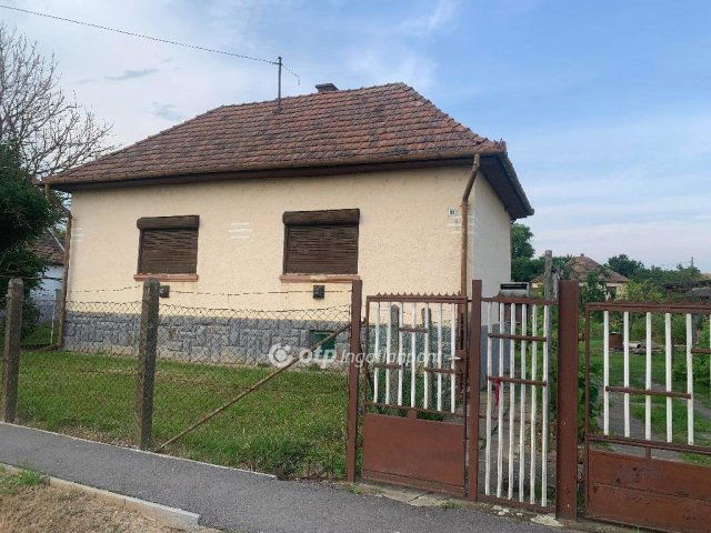 Eladó családi ház, Pétervásárán 9 M Ft, 2 szobás