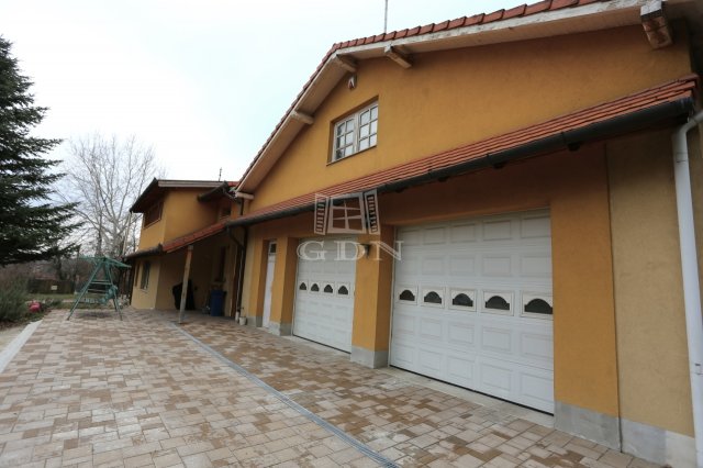 Eladó ipari ingatlan, Tárnokon 177 M Ft, 6 szobás