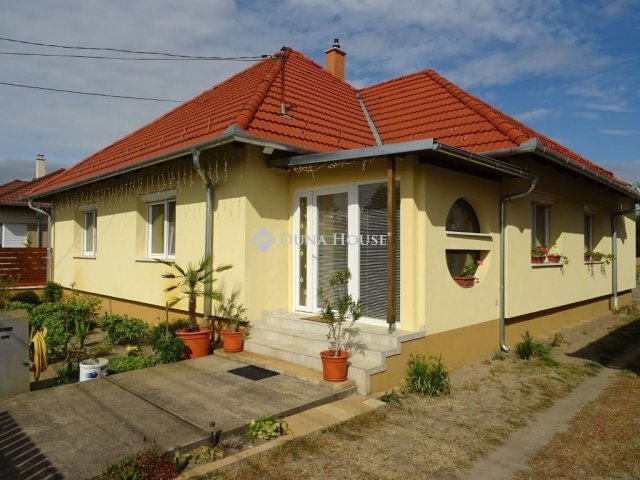 Eladó családi ház, Kecskeméten 91 M Ft, 3+1 szobás