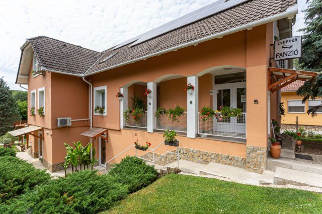 Eladó hotel, Abaligeten 149 M Ft, 8 szobás / költözzbe.hu