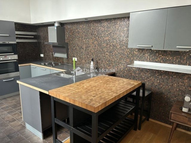 Eladó családi ház, Nagykovácsiban 350 M Ft, 5 szobás