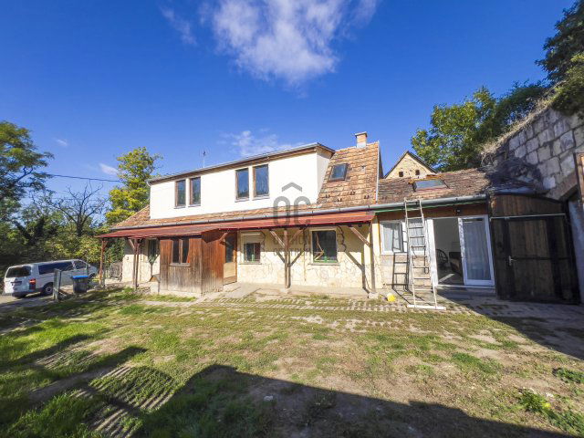 Eladó családi ház, Biatorbágyon 69.9 M Ft, 4 szobás