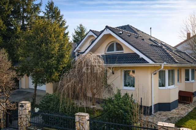 Eladó családi ház, Székesfehérvárott 187.5 M Ft, 6 szobás