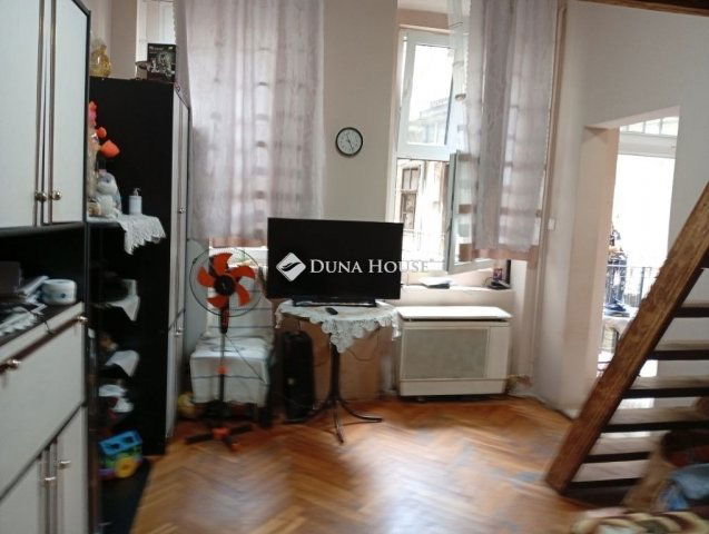 Eladó téglalakás, Budapesten, VIII. kerületben 32 M Ft, 1 szobás