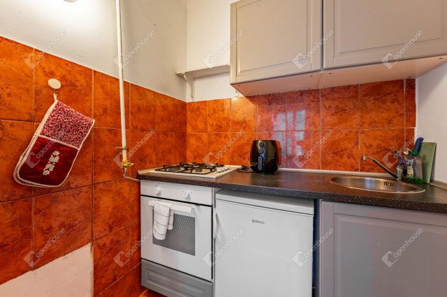 Eladó téglalakás, Budapesten, VI. kerületben 44.9 M Ft, 1 szobás