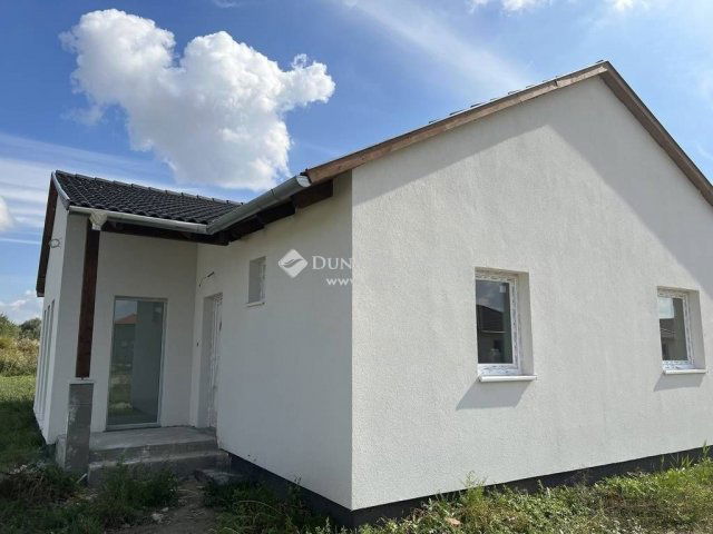 Eladó családi ház, Ráckevén 86.9 M Ft, 5 szobás