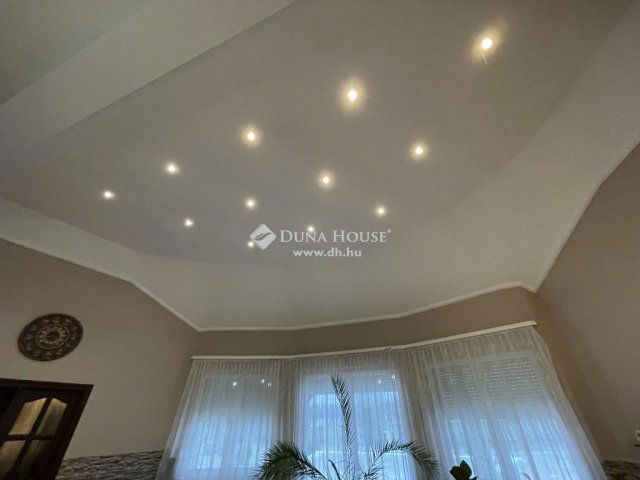 Eladó családi ház, Kecskeméten 129.8 M Ft, 5 szobás