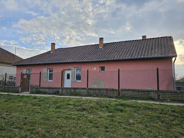 Eladó családi ház, Abonyban 25 M Ft, 2 szobás