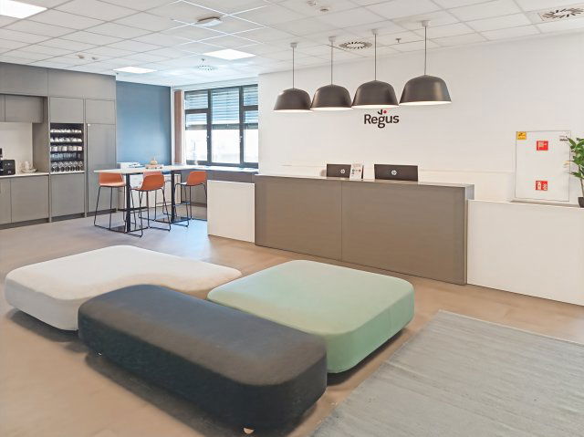 Kiadó iroda, Budapesten, XIX. kerületben, Vak Bottyán utcában