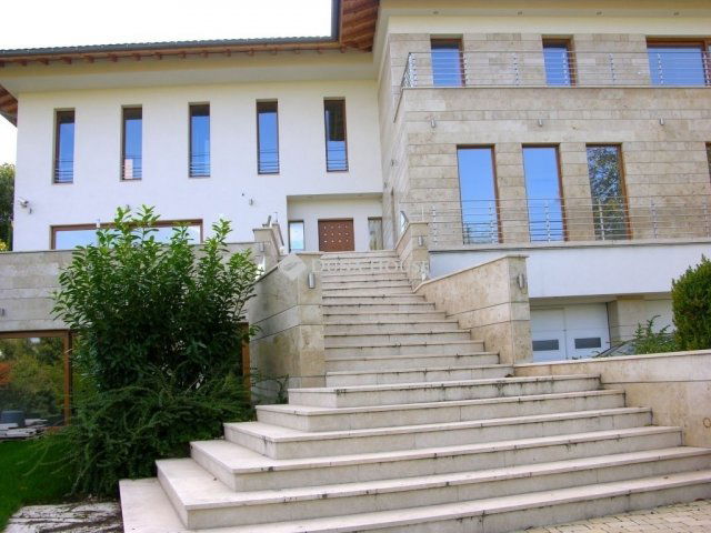 Eladó családi ház, Budapesten, III. kerületben 827.75 M Ft