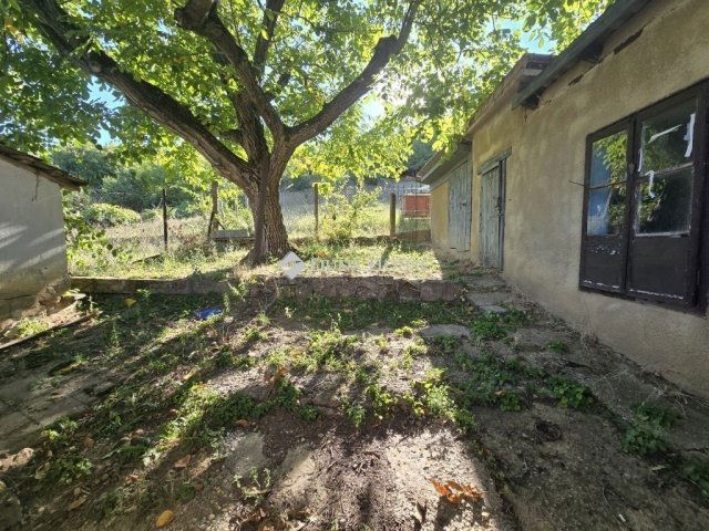 Eladó családi ház, Pécsett 26.9 M Ft, 3 szobás