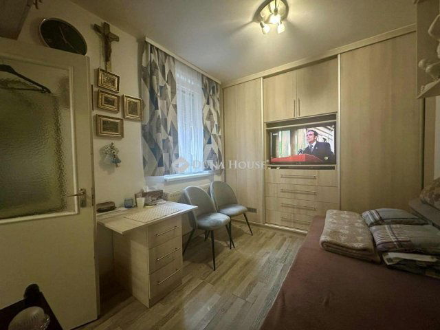 Eladó téglalakás, Hévízen 24 M Ft, 1 szobás