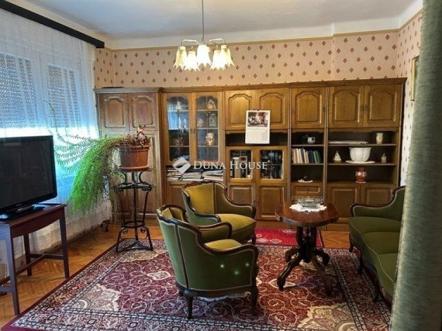 Eladó családi ház, Vácon 110 M Ft, 5 szobás