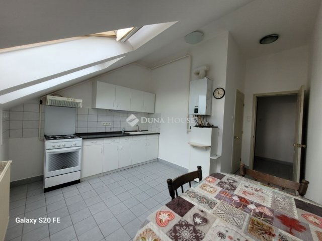 Eladó téglalakás, Vecsésen 74.9 M Ft, 4 szobás