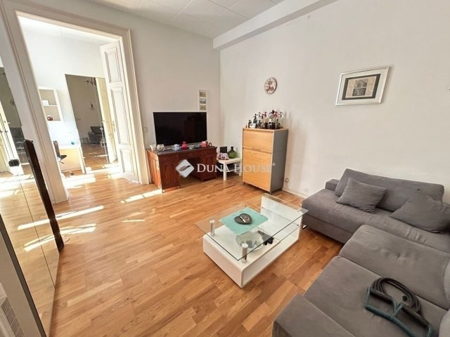 Eladó téglalakás, Budapesten, V. kerületben 149.8 M Ft, 2 szobás