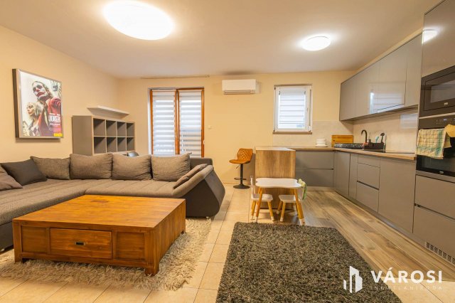 Kiadó téglalakás, albérlet, Szegeden 220 E Ft / hó, 3 szobás