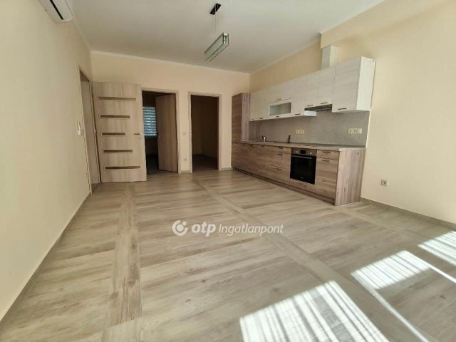Kiadó téglalakás, albérlet, Szekszárdon 250 E Ft / hó