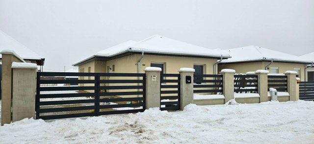 Eladó családi ház, Helvécián 89.9 M Ft, 4 szobás