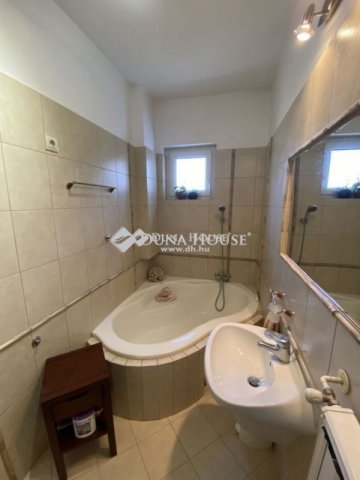 Eladó téglalakás, Budapesten, XIV. kerületben 185 M Ft, 4 szobás