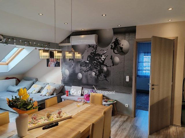 Eladó családi ház, Gyenesdiáson 185 M Ft, 8 szobás