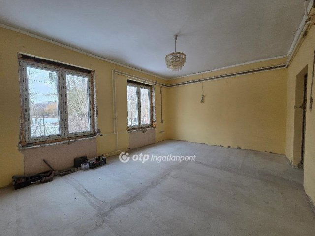 Eladó téglalakás, Mezőhegyesen 9.9 M Ft, 3 szobás