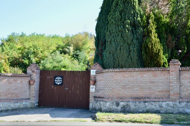 Eladó üzlethelyiség, Pócsán 119.9 M Ft, 6 szobás