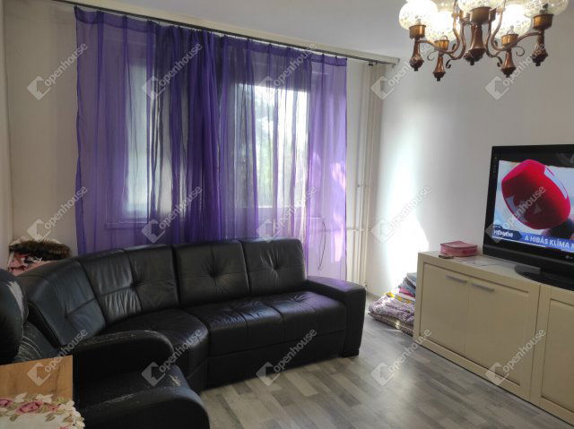 Eladó panellakás, Szegeden 49.9 M Ft, 2+1 szobás