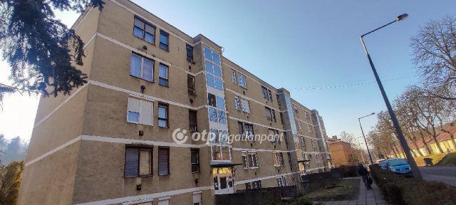 Eladó panellakás, Salgótarjánban 14.8 M Ft, 2 szobás