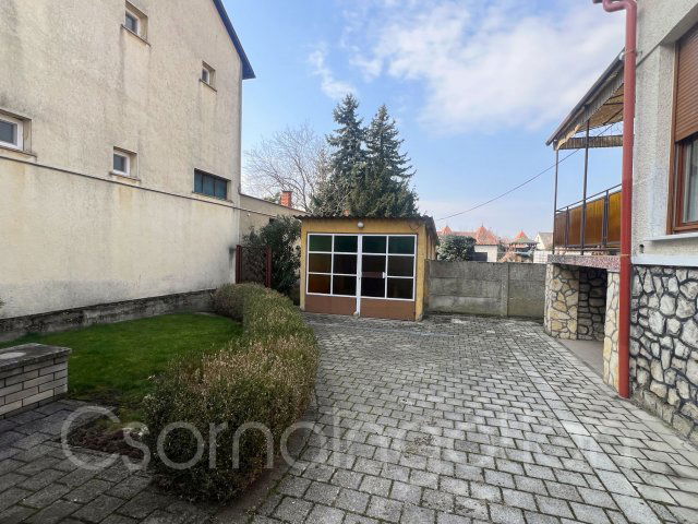 Eladó családi ház, Kapuváron 59.9 M Ft, 3 szobás