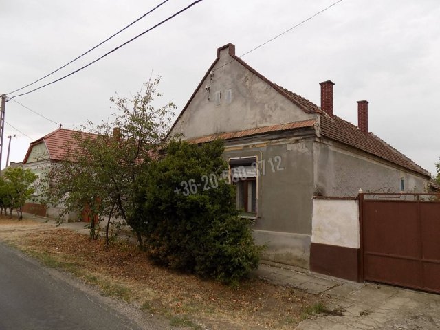 Eladó családi ház, Egyházaskeszőn 8.3 M Ft, 2 szobás