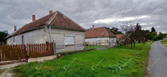 Eladó családi ház, Olaszfán 23 M Ft, 2 szobás