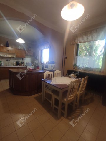 Eladó családi ház, Komáromban 69 M Ft, 4 szobás