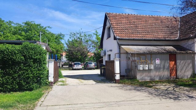 Eladó családi ház, Szolnokon 99 M Ft, 5 szobás