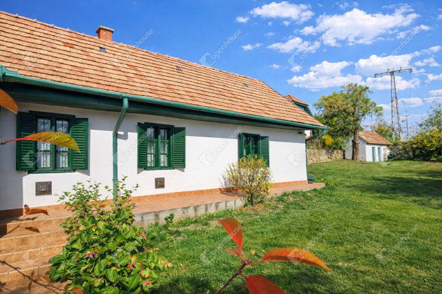 Eladó családi ház, Sukorón 82 M Ft, 4 szobás