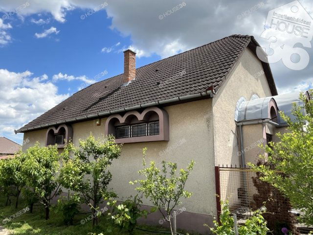 Eladó üzlethelyiség, Kecskeméten 37.9 M Ft, 4 szobás
